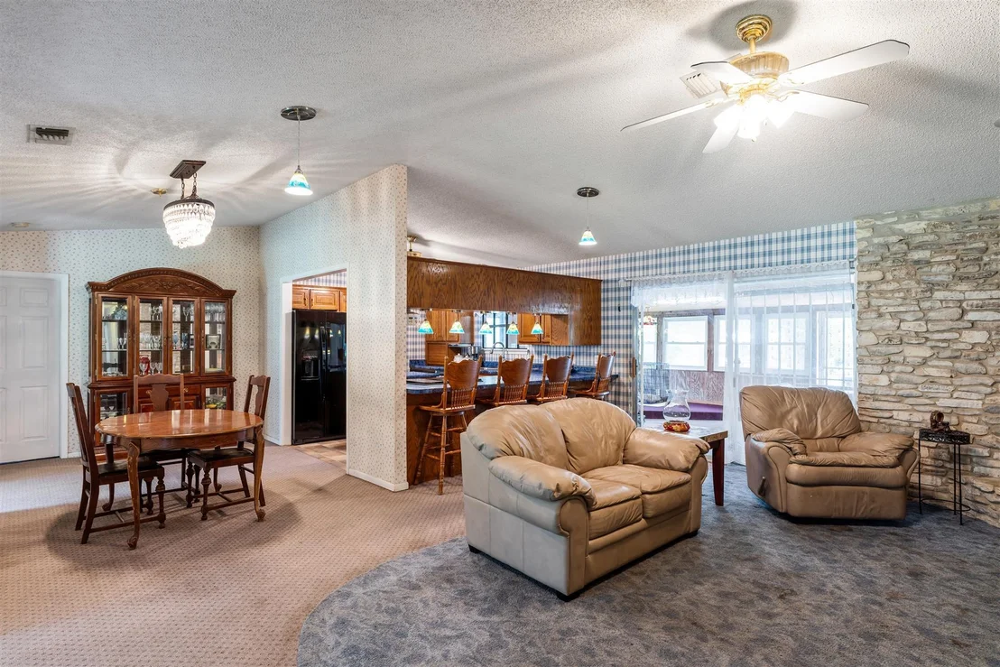 Photo of 651 High Low DR