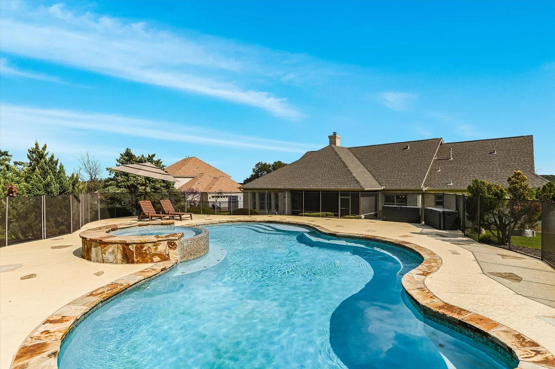 Photo of 604 Lake Side CV