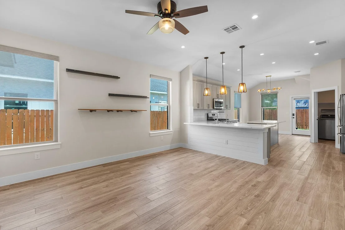 Photo of 303 W Browning ST