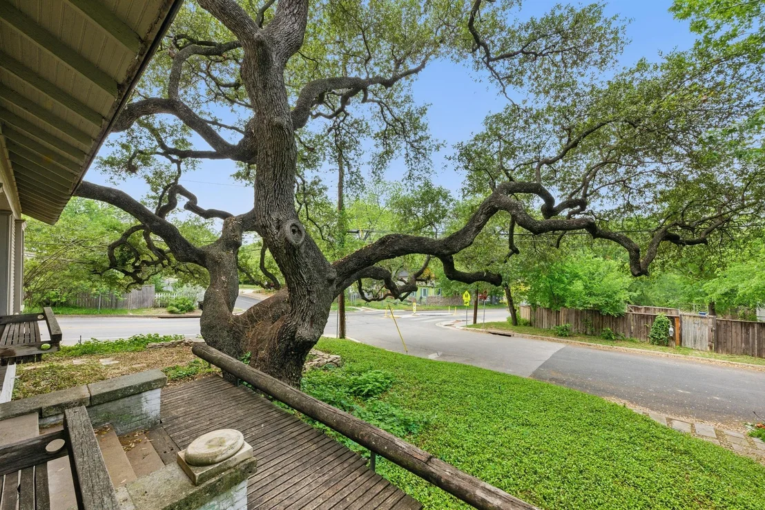 Photo of 1611 Alameda DR