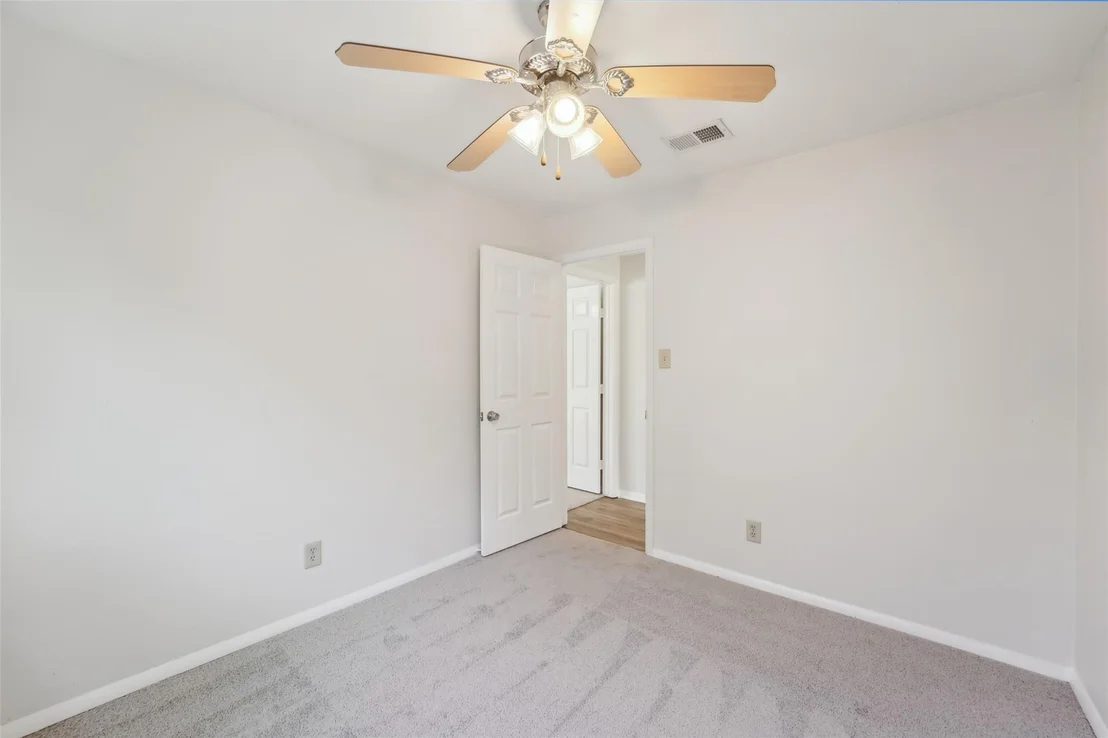 Photo of 3105 Lakeside DR