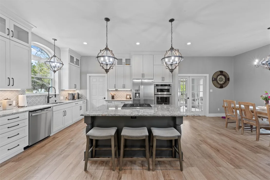 Photo of 5926 Lakeside DR