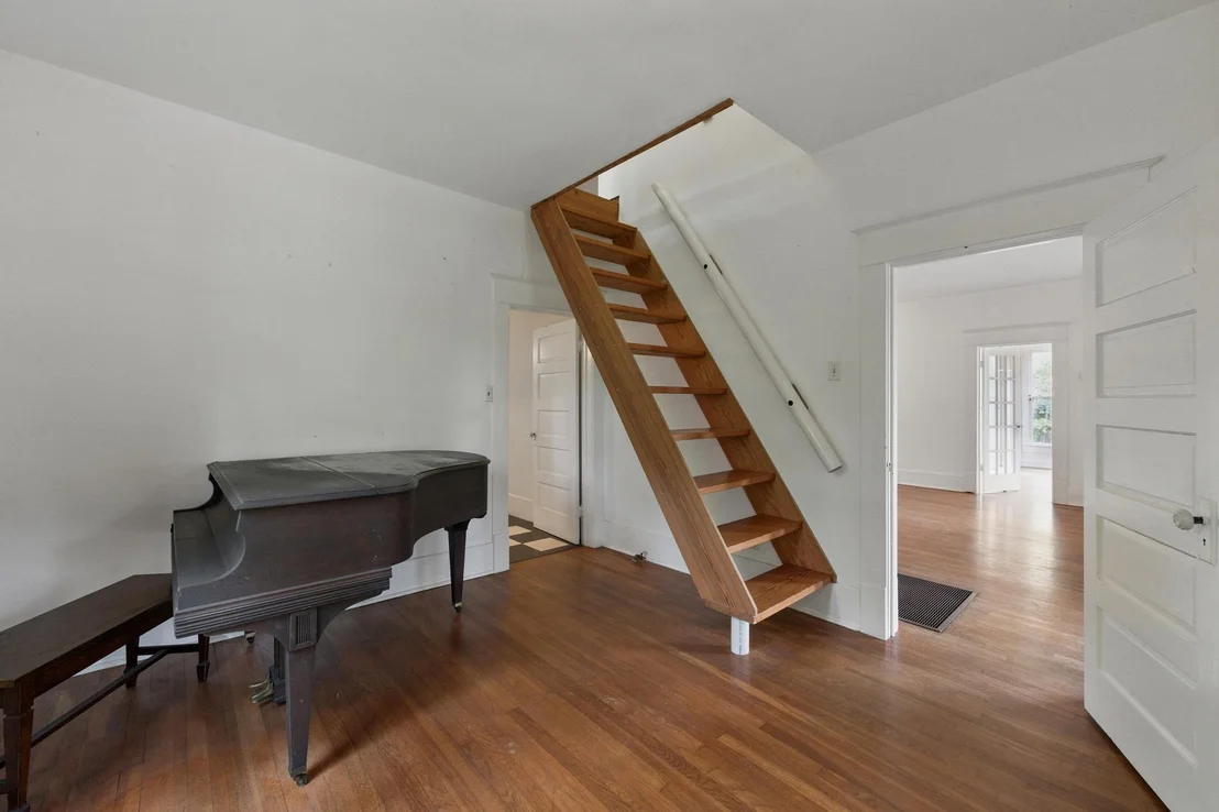 Photo of 1611 Alameda DR