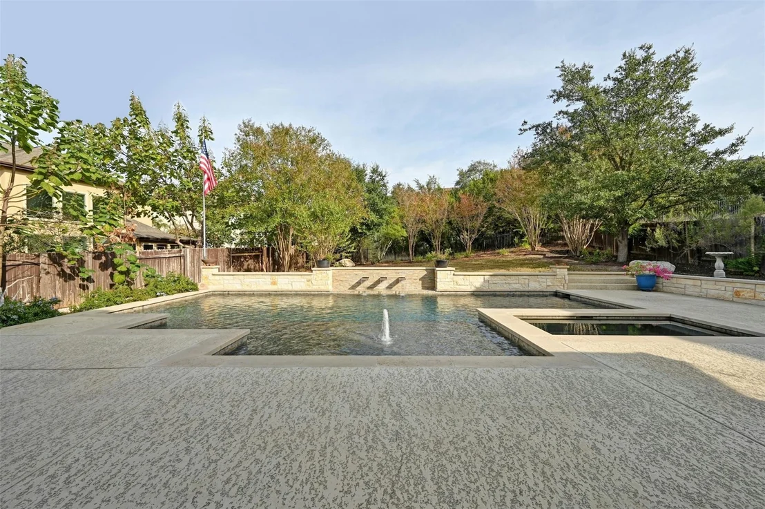 Photo of 608 Emerald Ridge DR