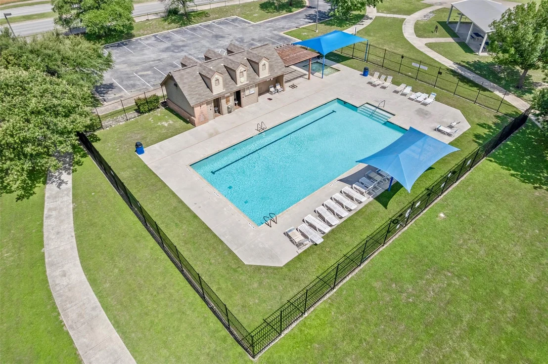 Photo of 1313 Laurelleaf DR