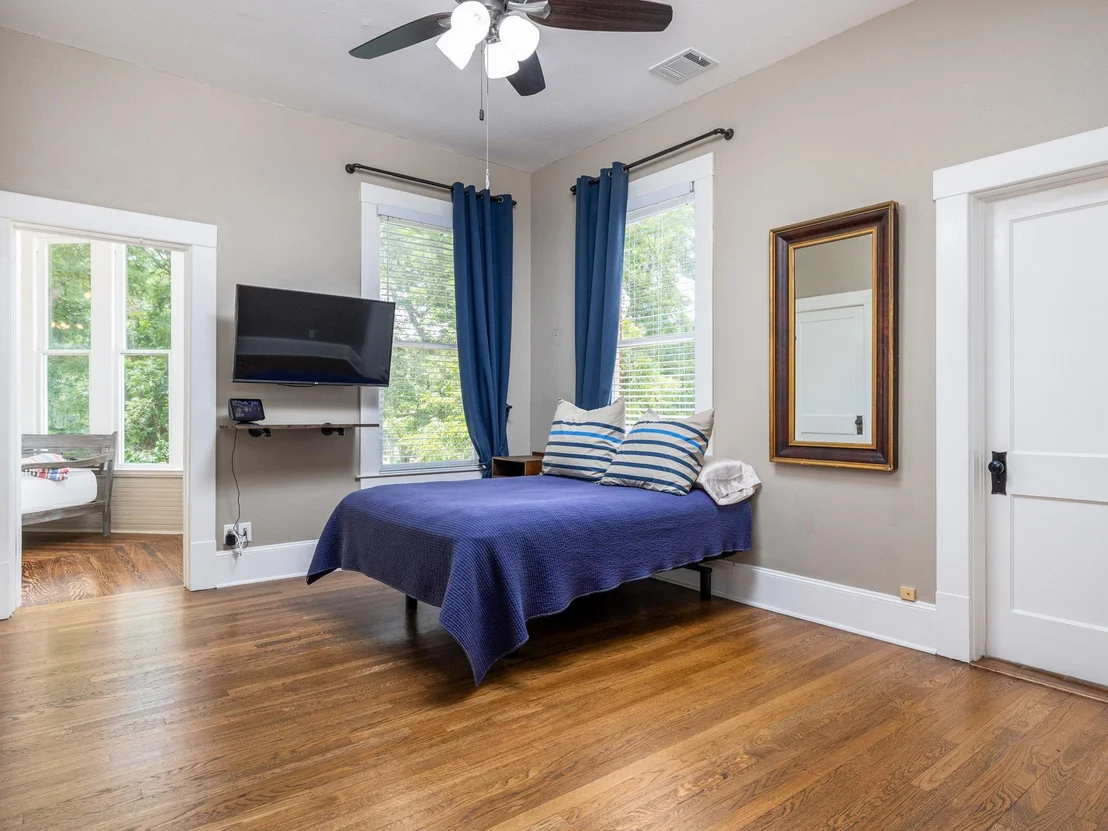 Photo of 1220 W Lake DR