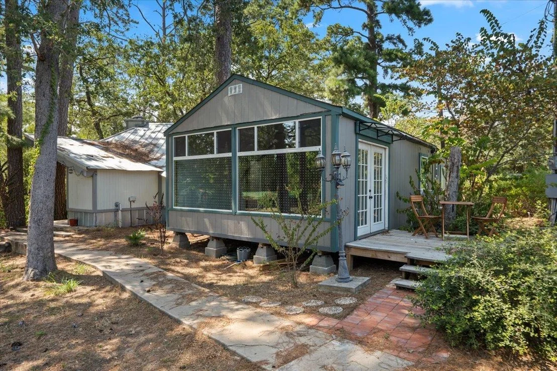 Photo of 138 Forest LN