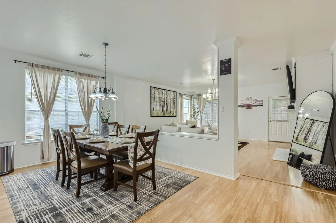 Photo of 1016 Thackeray LN