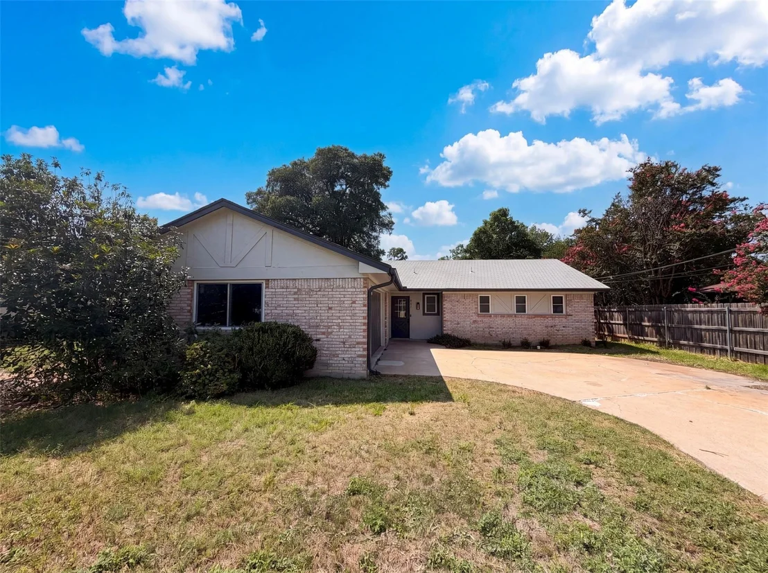 Photo of 501 E Central DR