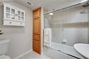 Photo of Unit 3 at 3009 Speedway