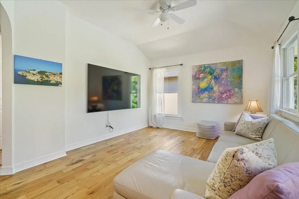 Photo of 4100 Love Bird LN