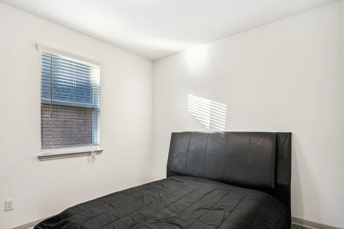Photo of 6913 McGregor LOOP