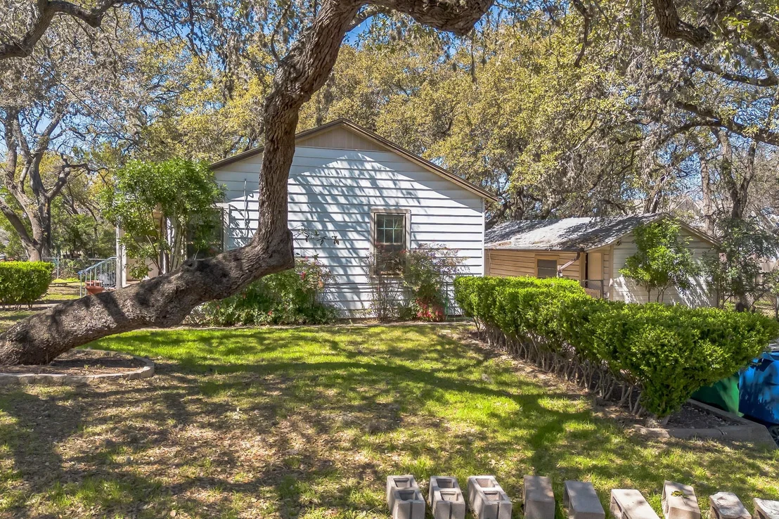 Photo of 900 Herndon LN