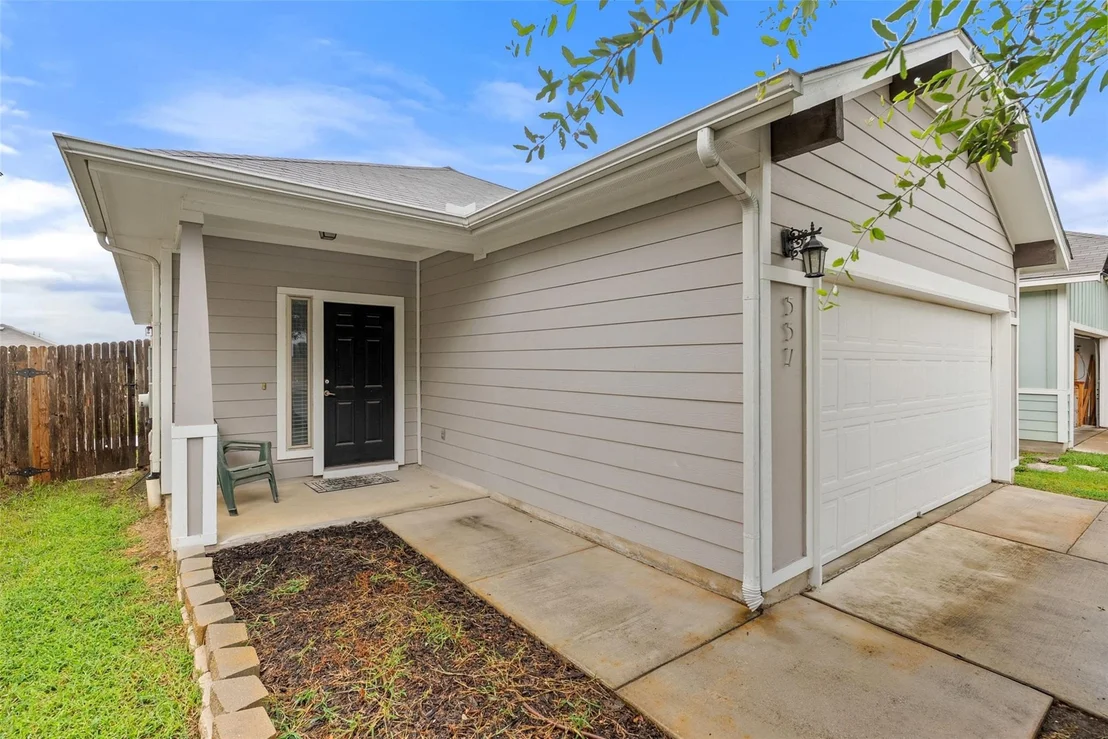 Photo of 557 Twisted Oaks LN