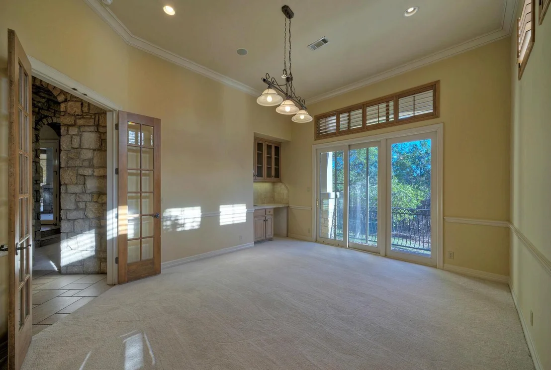 Photo of 4303 LAKEWAY BLVD