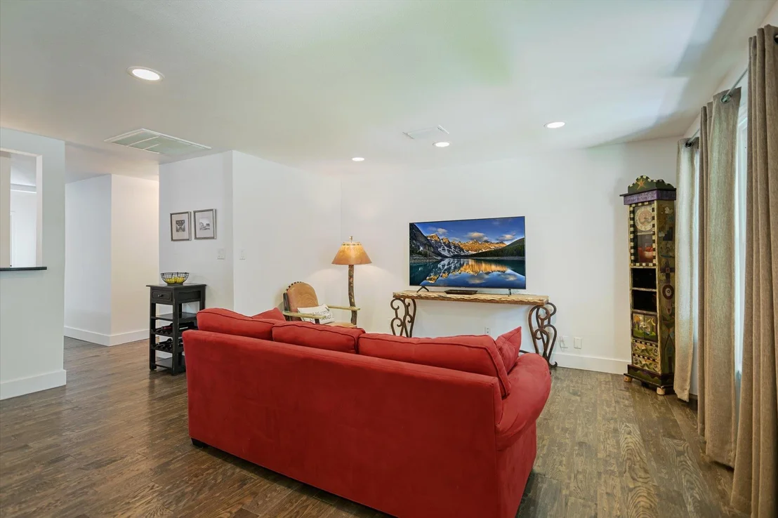 Photo of 605 Deep Eddy Ave
