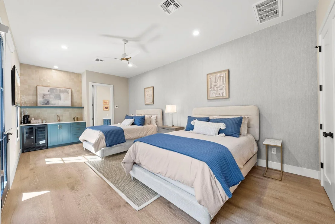 Photo of 100 Encantada