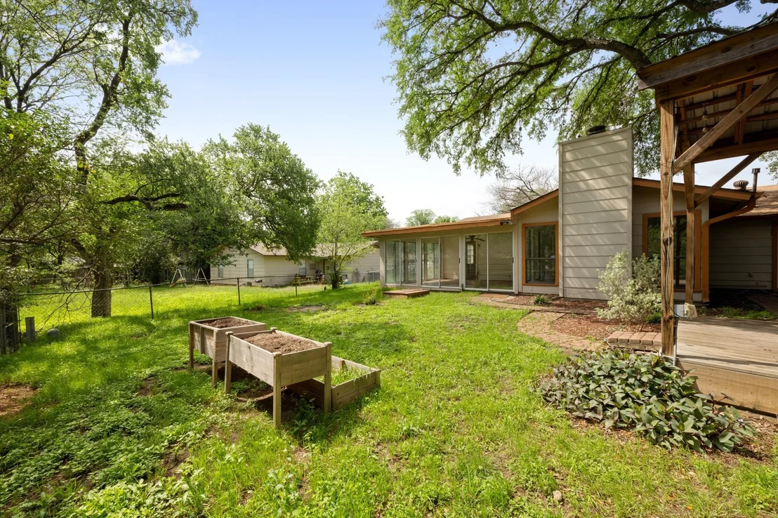Photo of 902 Emerald Wood DR
