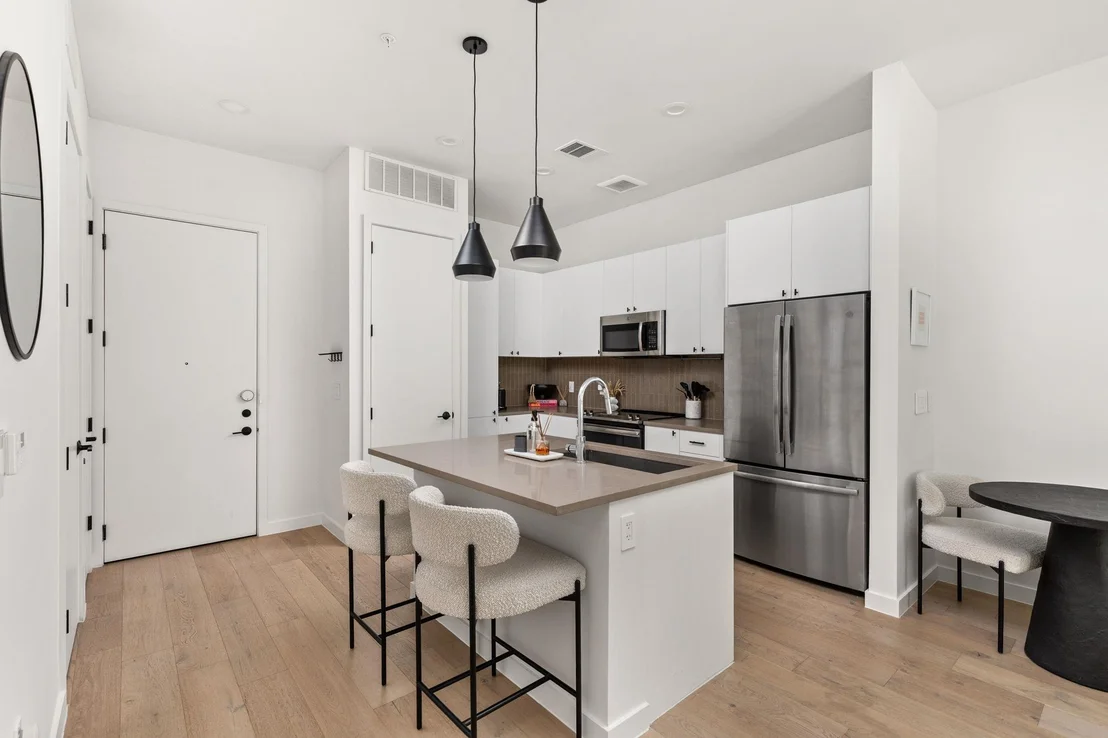 Photo of Unit 113 at 800 Embassy DR
