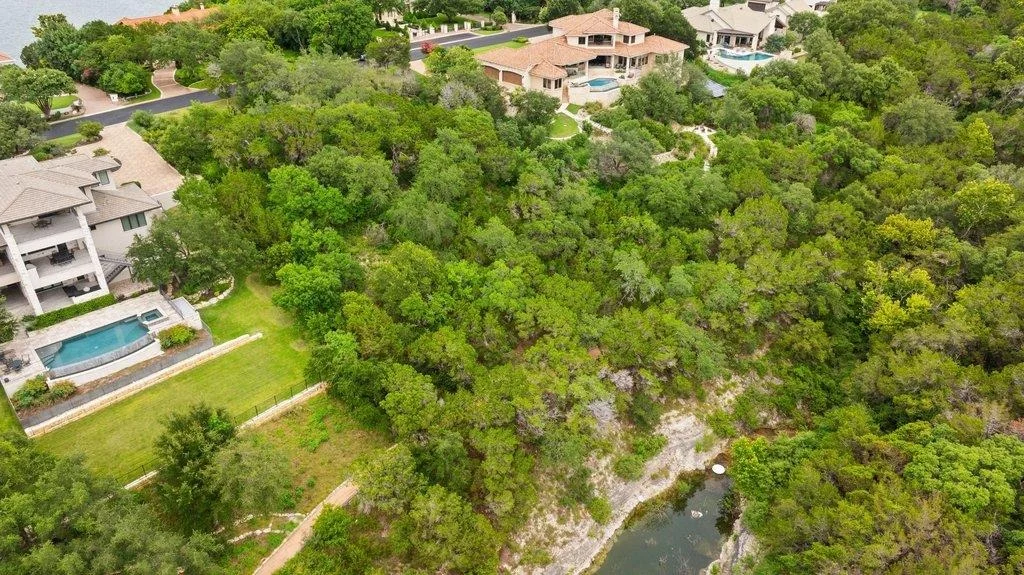Photo of 16009 Chateau Ave