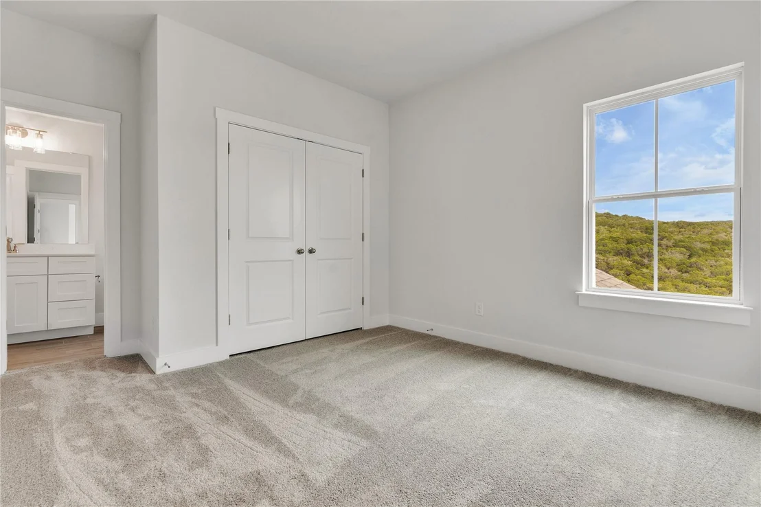 Photo of 8516 Red Bottle Brush RD