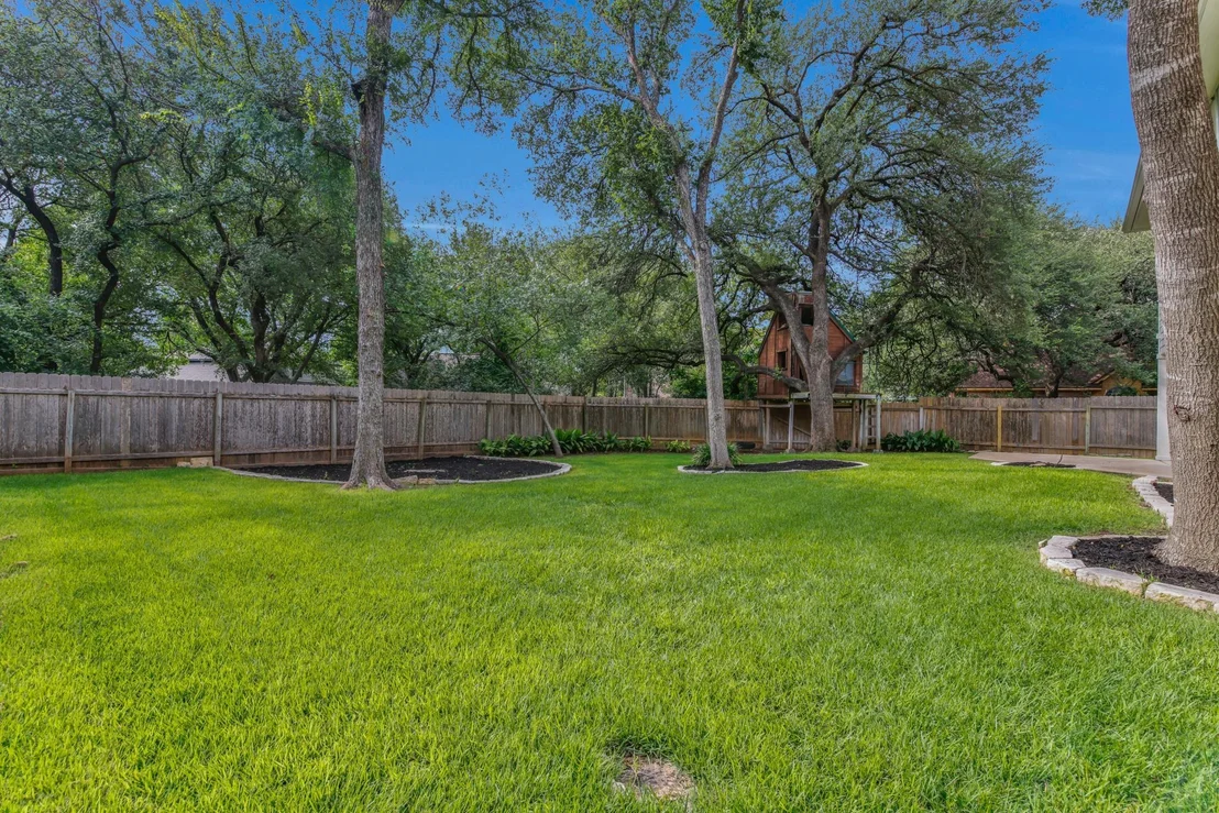 Photo of 701 Oaklands DR