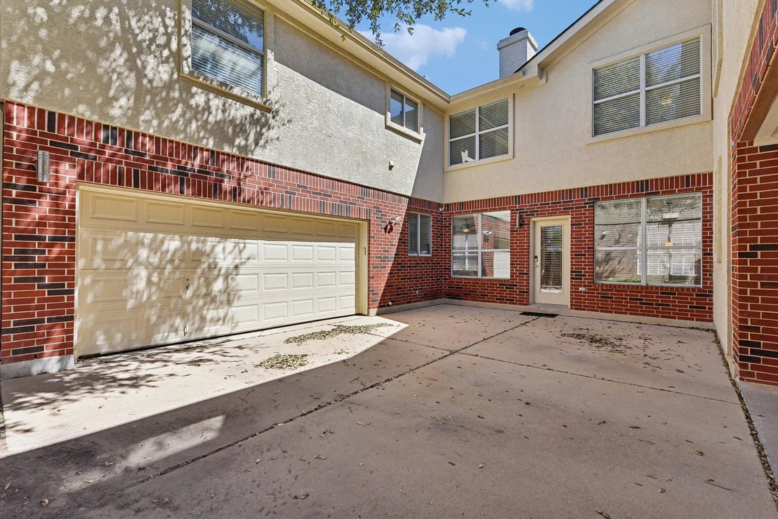Photo of 3998 Lord Byron CIR