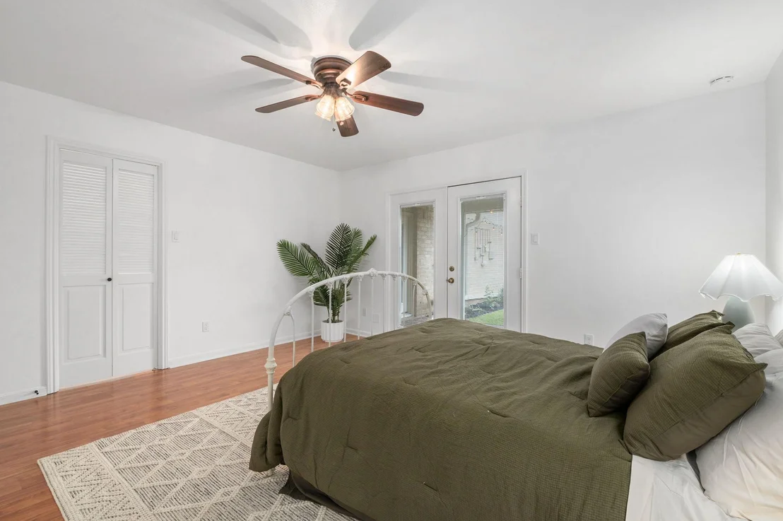 Photo of Unit E at 11127 Pinehurst DR