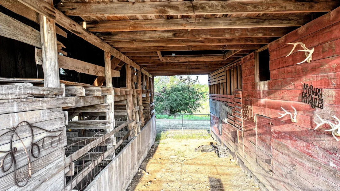 Photo of 2562 County Road 2315