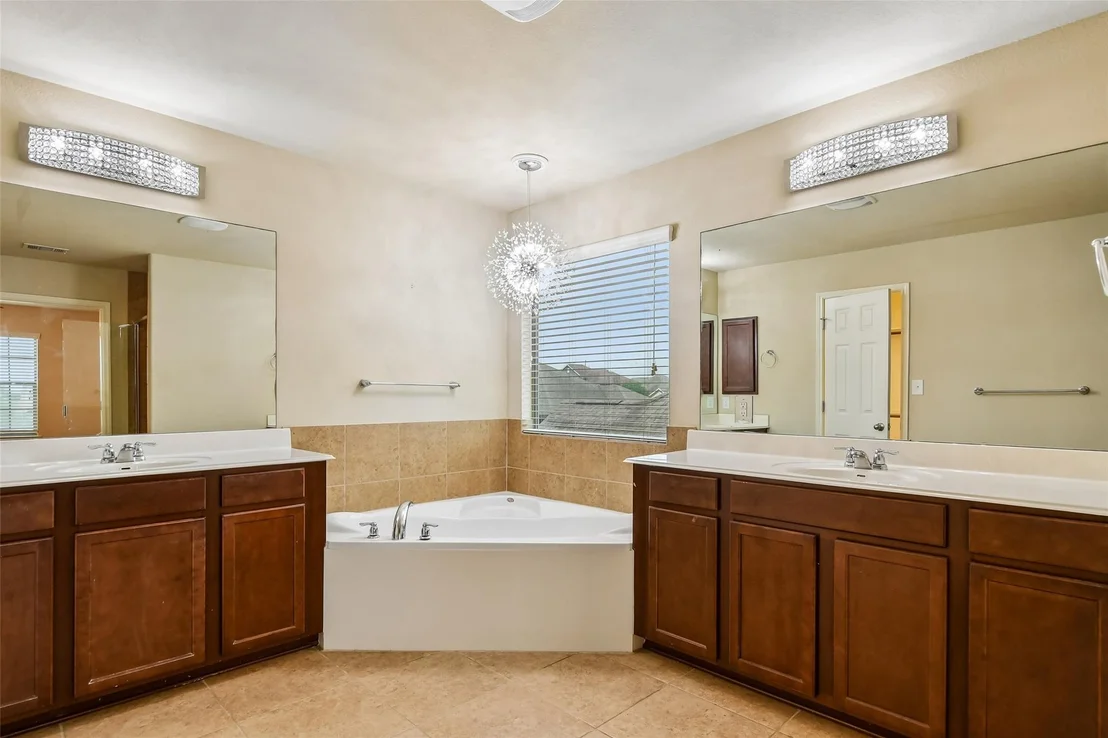 Photo of 8333 Angelo LOOP