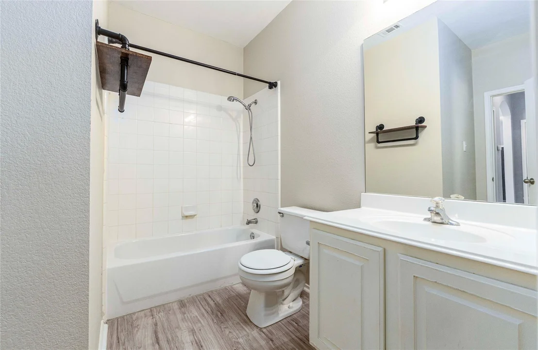 Photo of 249 Ashwood N