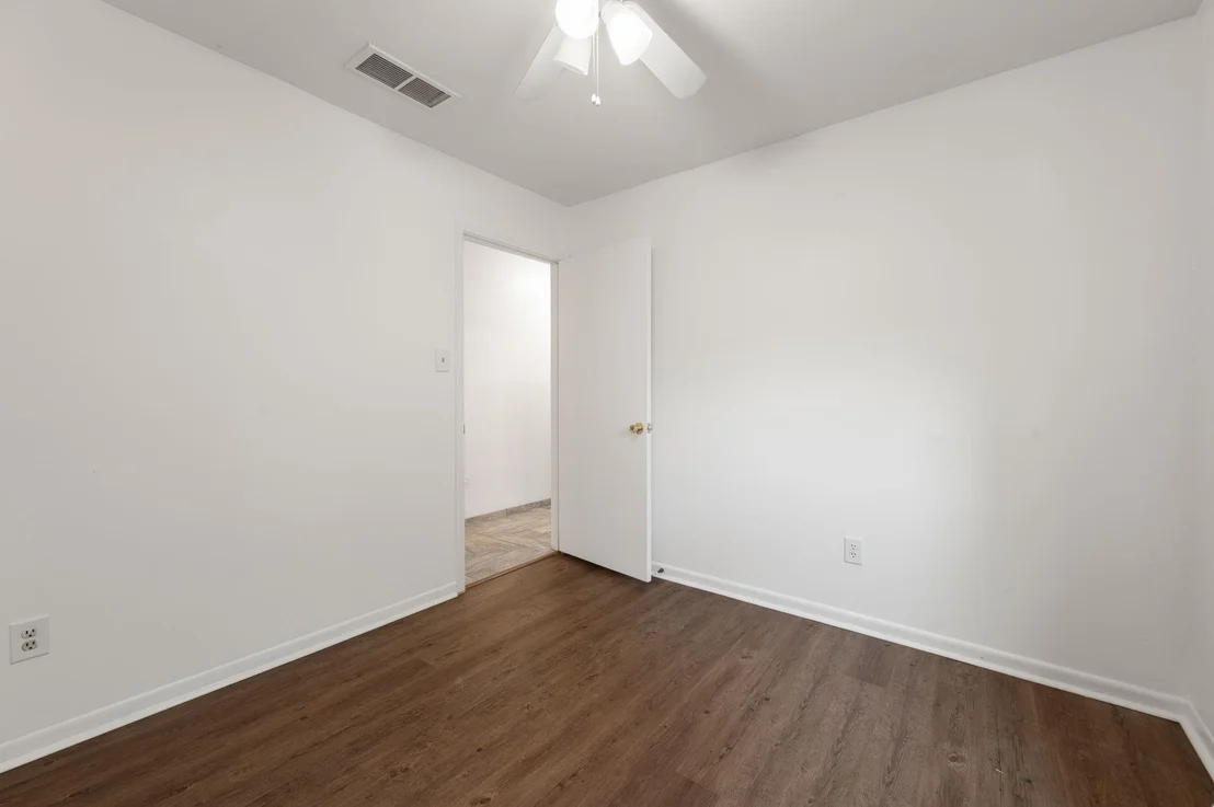 Photo of 1400 Summit CIR
