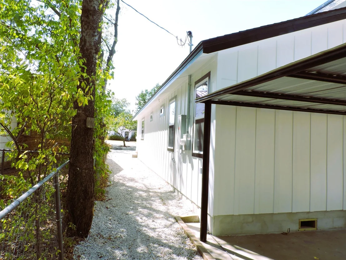 Photo of 705 E Highway 82