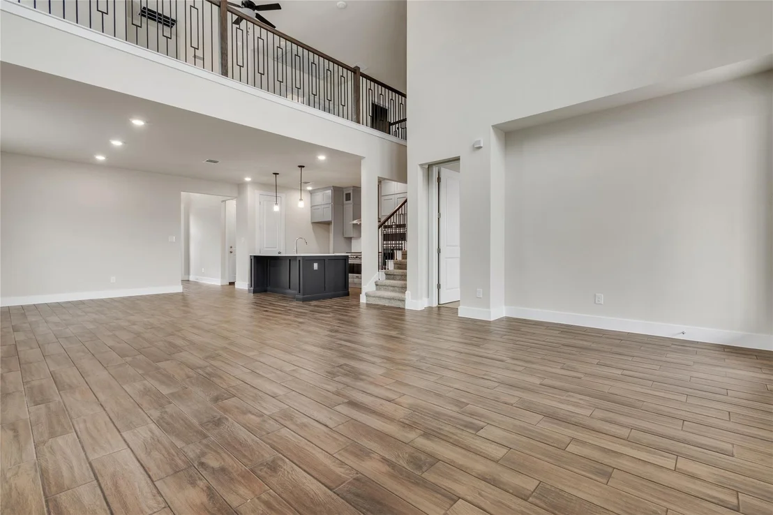 Photo of 8424 Red Bottle Brush RD