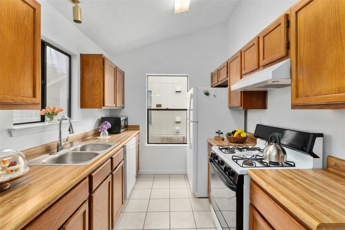Photo of 2305 QUICKSILVER BLVD