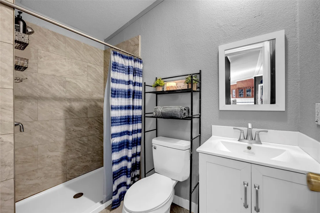 Photo of 700 Hale ST