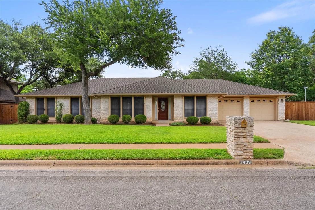 Photo of 1409 Thaddeus CV