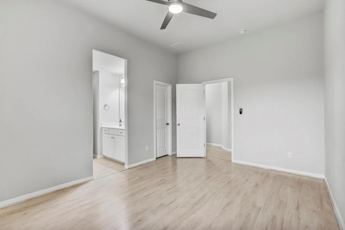 Photo of 7840 Aria LOOP