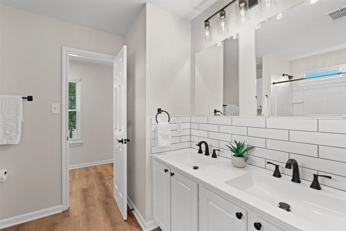 Photo of 724 Lavaca LOOP