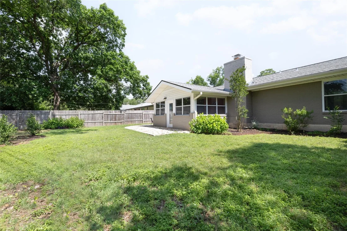 Photo of 1805 Westmoor DR