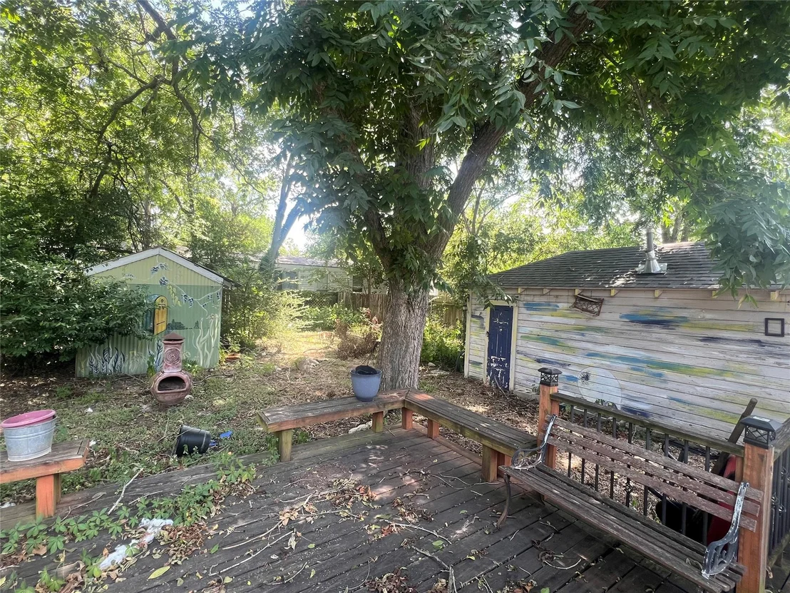 Photo of 107 W 7th ST