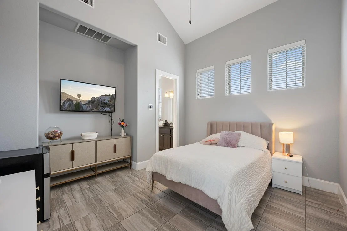 Photo of 401 Skyflower DR