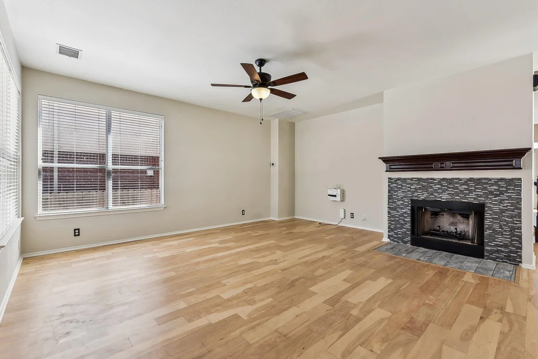 Photo of 3998 Lord Byron CIR