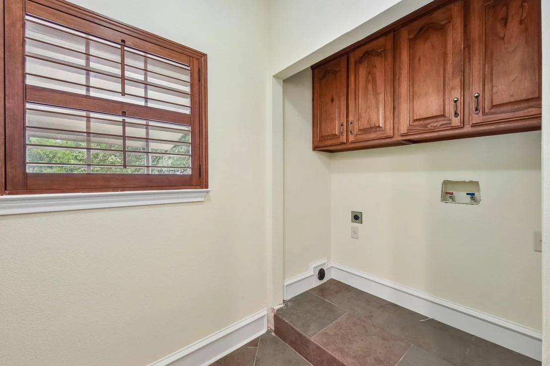 Photo of 1915 Oak Forest DR