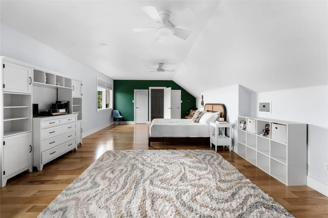 Photo of 5 Clarendon LN