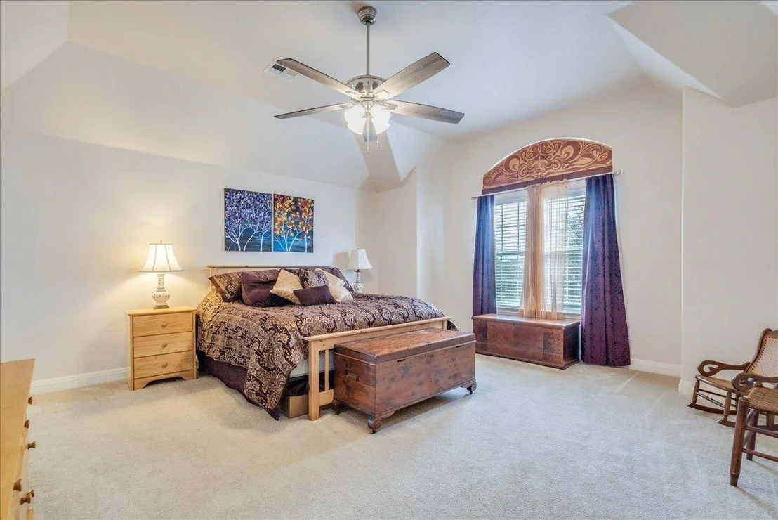 Photo of 1077 Fairway