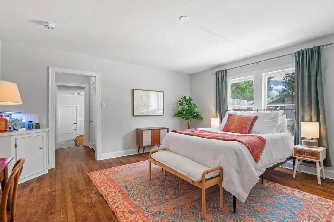 Photo of 907 N Avenue C