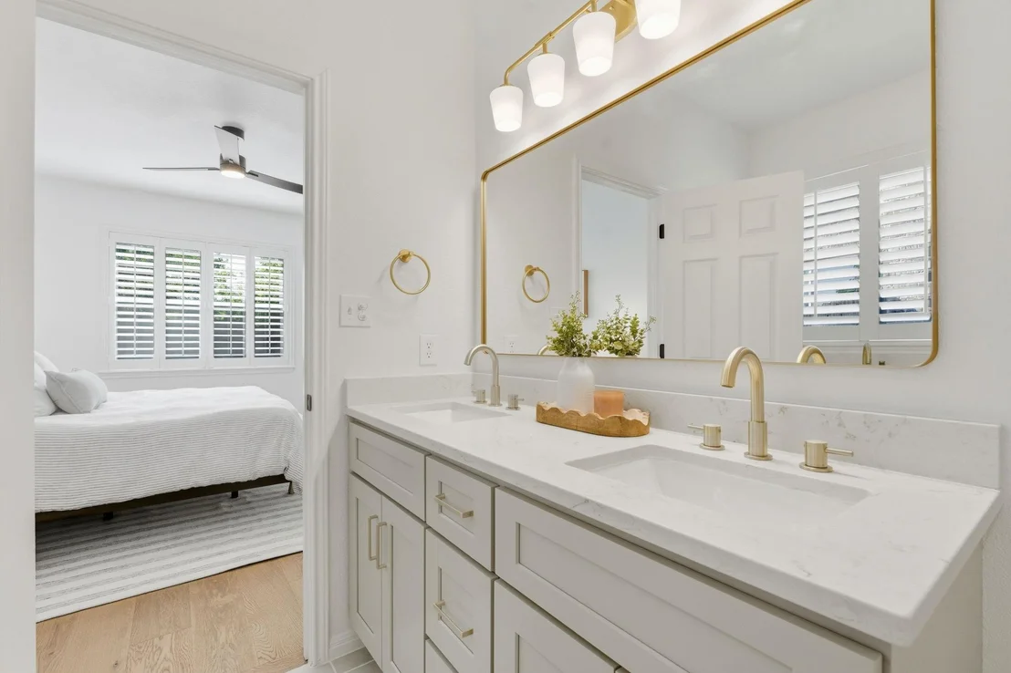 Photo of 2209 Westfalian TRL