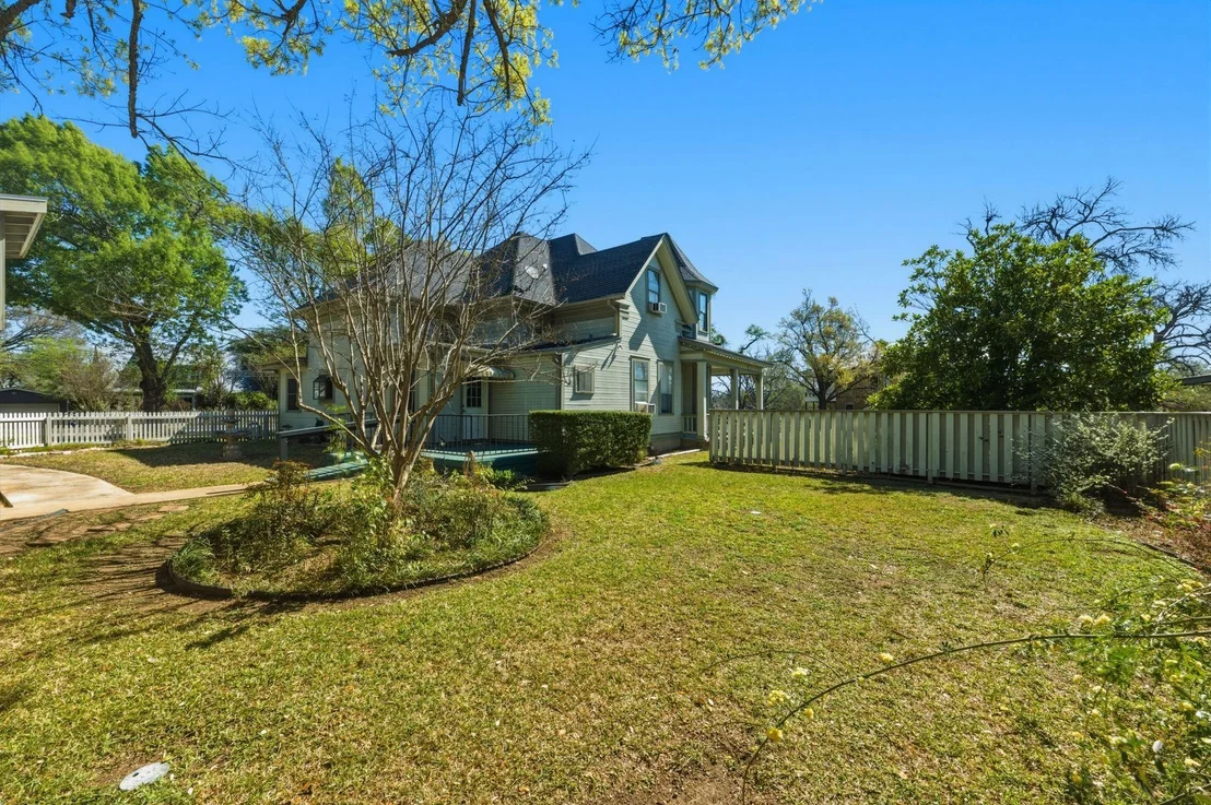 Photo of 100 W 11th ST