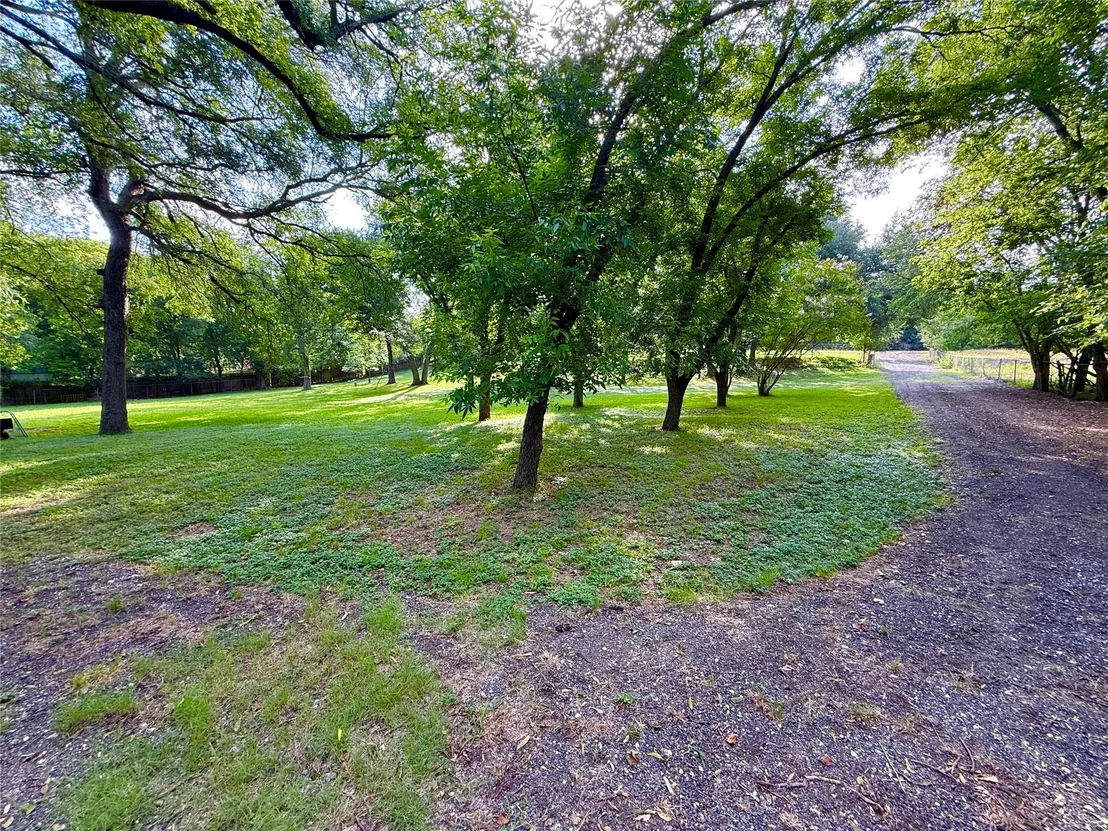 Photo of 909 Center CIR